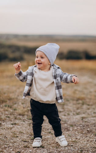 آموزش لباس پوشیدن به کودک